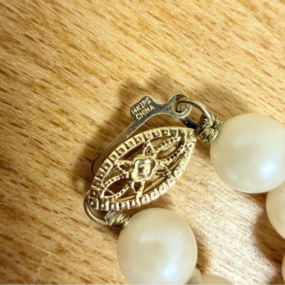 14k IPS marked clasp white pearl necklace vintage - Picture 4 of 5